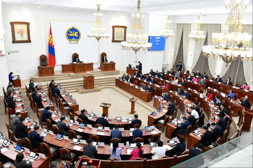 Монгол Улсын Их Хурлын тухай хуульд нэмэлт, өөрчлөлт оруулах тухай хуулийн төслийг анхны хэлэлцүүлэгт шилжүүллээ